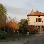 Дом отдыха Tranquille Avec Cheminee, Terrasse Sur La Saone Et Borne Ev, Animaux Bienvenus - Fr-1-589-103 *