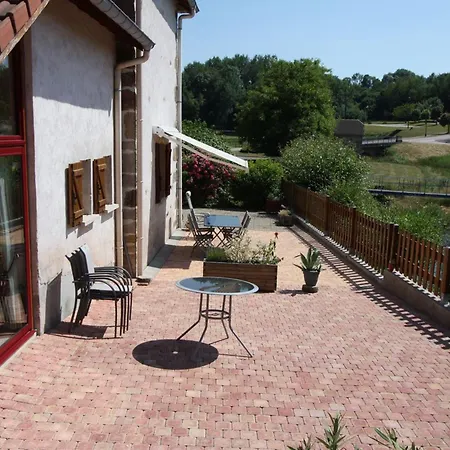 Tranquille Avec Cheminee, Terrasse Sur La Saone Et Borne Ev, Animaux Bienvenus
